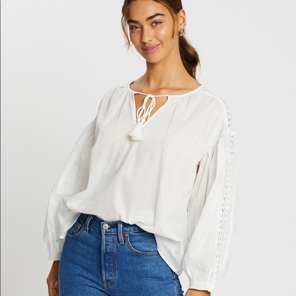 Levi's Tops - NWT Levi’s Freya Cotton Lace-Trim Peasant Top
